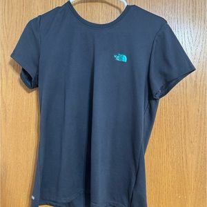Women’s North Face Tee Size - Large. Runs small. Still in great shape.